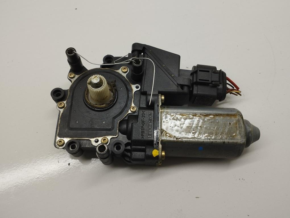 моторчик стеклоподъемника передний левый Audi A8 D2 1996, 4.2 л., АКПП, седан, 4D0959601A