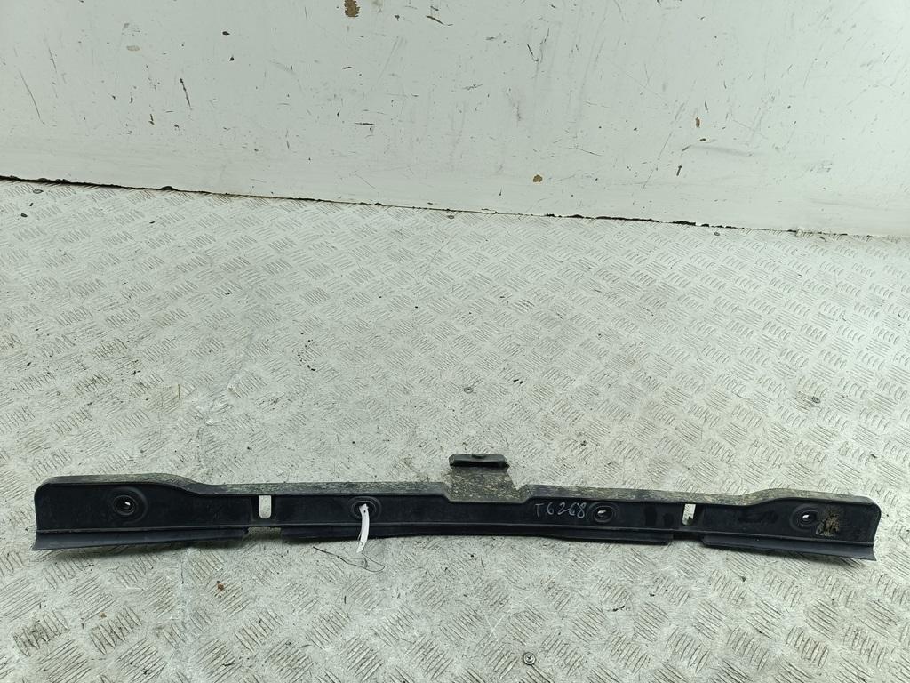 кронштейн заднего бампера Volkswagen Golf 5 поколение 2004, 1.4 л., бензин, МКПП, чёрный, хетчбэк 5 дв. - фото №1