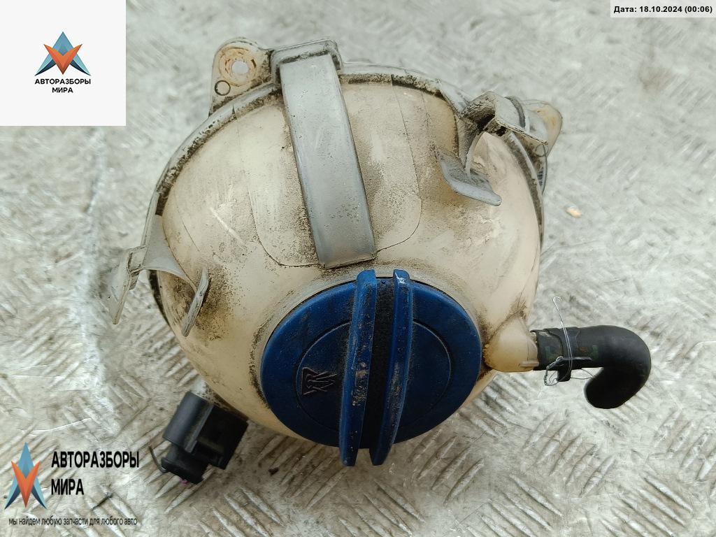 бачок расширительный Volkswagen Passat B6 2006, 2.0 л., дизель - фото №1