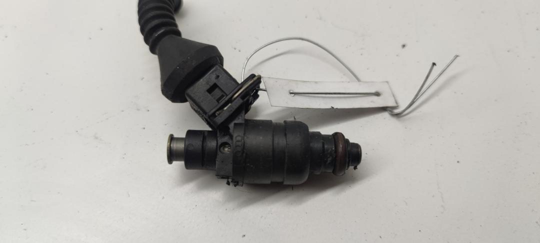 форсунка Audi A6 C5 1997, 2.4 л., бензин, МКПП, серый, седан, 078133551AC