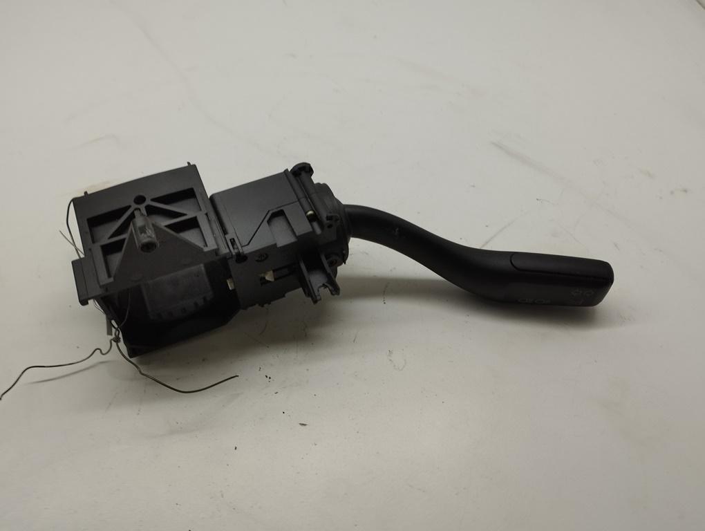переключатель поворотов Audi A4 B6 2002, 2.0 л., бензин, АКПП, серый, универсал, 8E0953513A