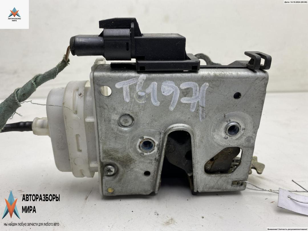 замок двери передней правой Audi A3 8L 1997, 1.9 л., дизель, МКПП, жёлтый, хетчбэк 3 дв. - фото №1