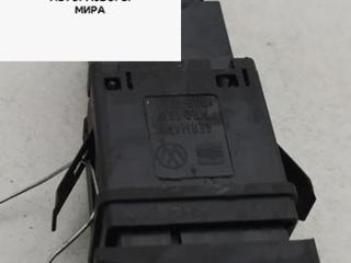 кнопка аварийной сигнализации Volkswagen Polo 4 поколение 2003, 1.2 л., бензин, МКПП, чёрный, хетчбэк 3 дв., 6Q0953235A