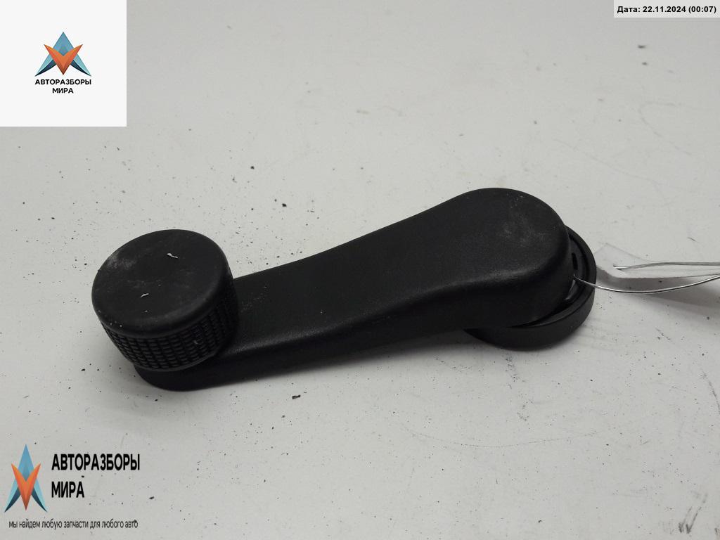 ручка стеклоподъемника Volkswagen Golf 4 поколение 1998, 1.6 л., бензин, МКПП, красный, хетчбэк 5 дв., 1H0837581D - фото №1