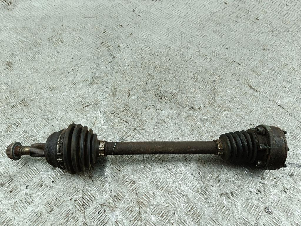 полуось передняя левая (приводной вал, ШРУС) Volkswagen Golf-4 1999, 1.4 л., бензин, МКПП, зелёный, хетчбэк 5 дв.