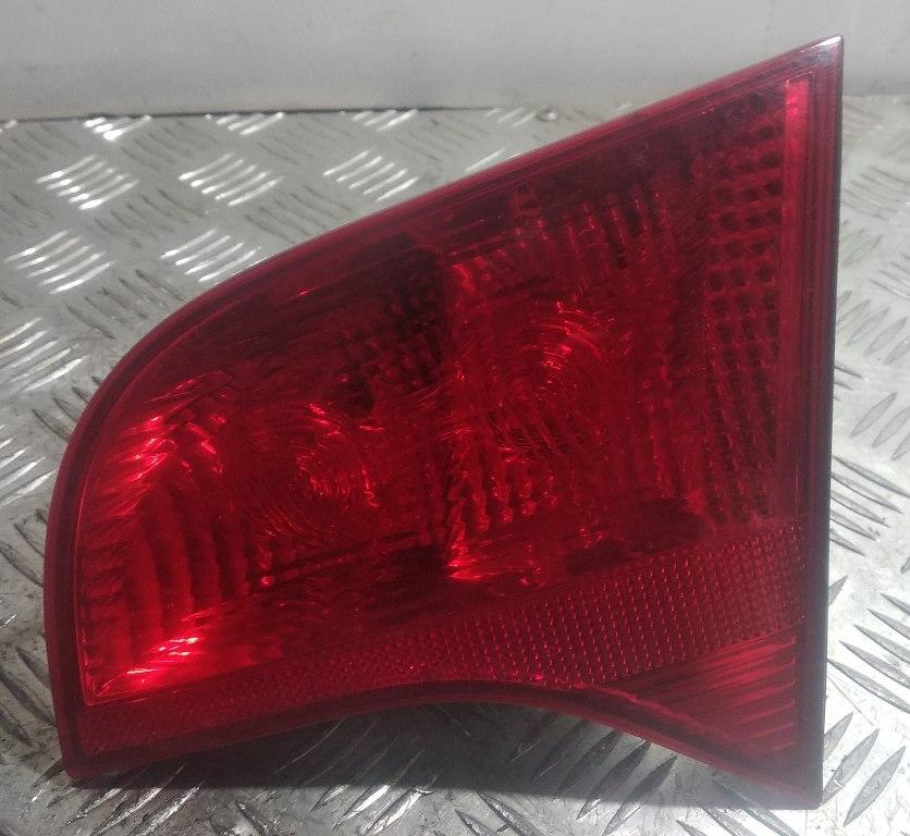 фонарь крышки багажника правый Audi A4 B7 2005, 2.0 л., дизель, МКПП, серый, универсал, 8E9945094A