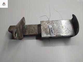 клык бампера задний правый Audi A4 B5 [рестайлинг] 2000, 2.4 л., бензин, МКПП, чёрный, универсал, 8D0807332C