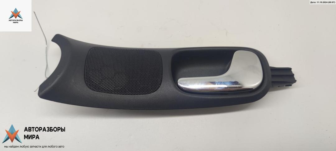 ручка внутренняя передняя правая Audi A4 B5 1997, 2.4 л., бензин, МКПП, синий, универсал, 8D0837020 - фото №1