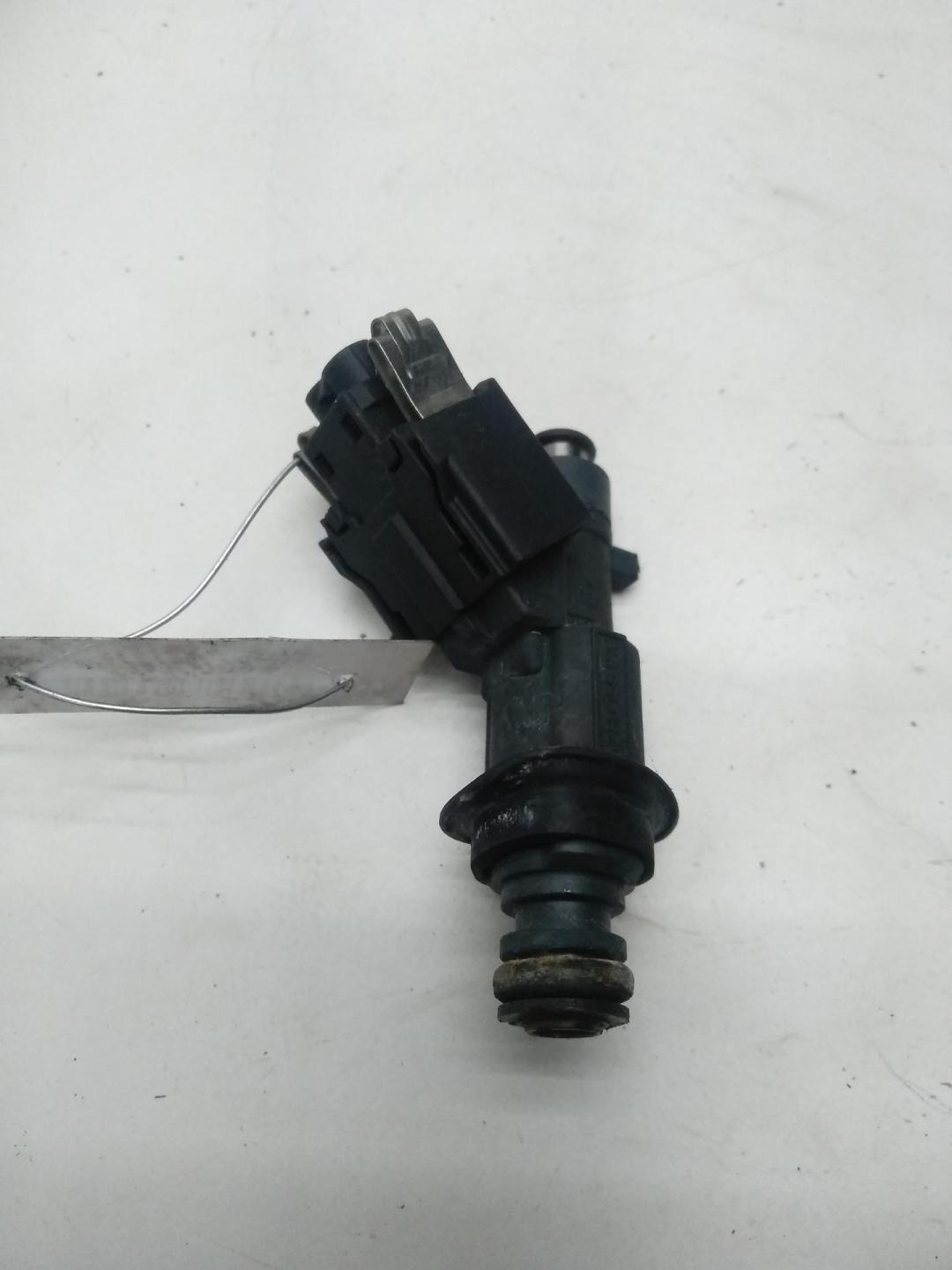 форсунка Volkswagen Polo 2001, 1.4 л., бензин, МКПП, чёрный, хетчбэк 3 дв., 030906031J