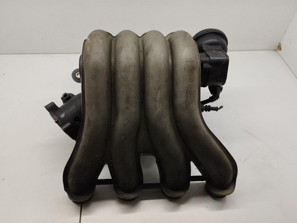 коллектор впускной Audi A4 B6 2002, 2.0 л., бензин, универсал, 06B133210AJ