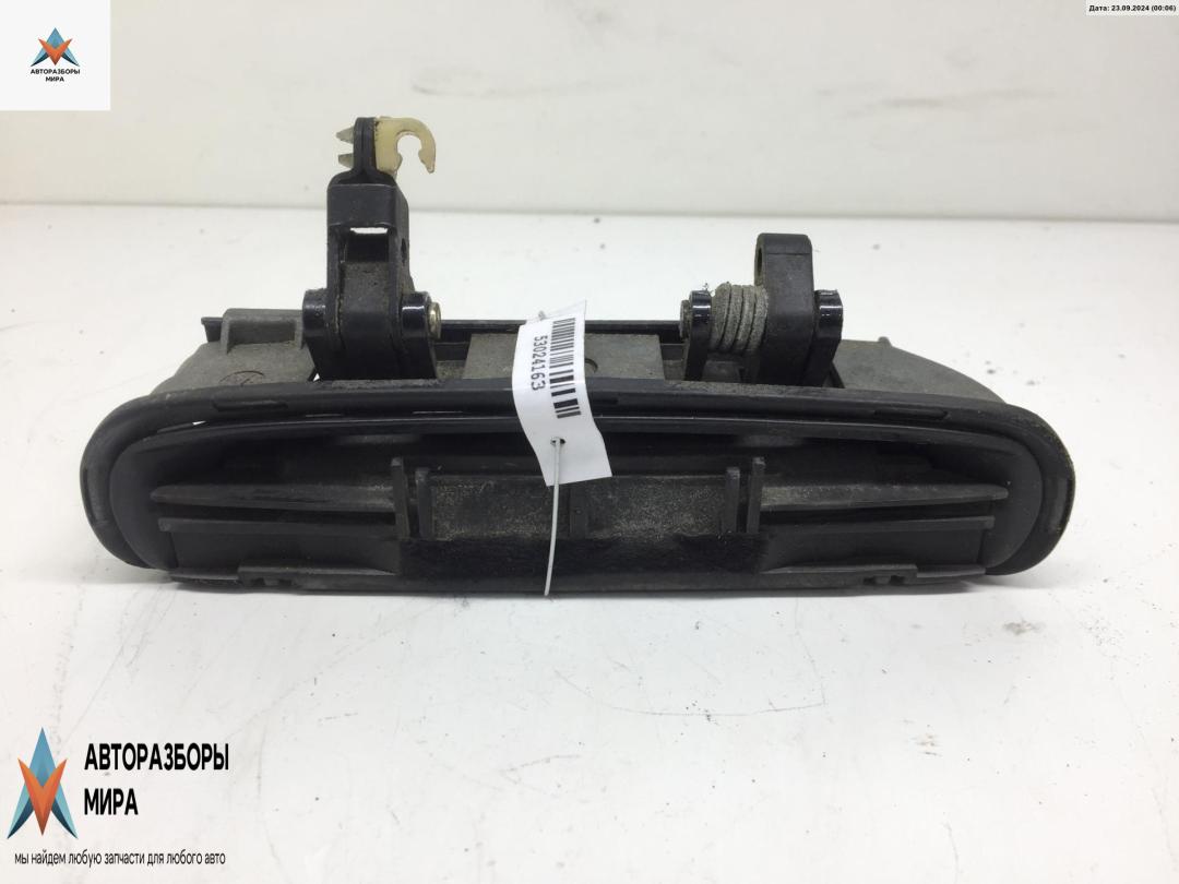 ручка наружная передняя правая Audi A6 4B/C5 1999, 2.4 л., бензин, АКПП, чёрный, седан - фото №1
