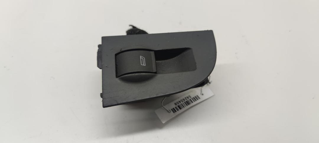 кнопка стеклоподъемника заднего левого Audi A6 C5 1998, 1.9 л., дизель, МКПП, серый, универсал, 4B0959855