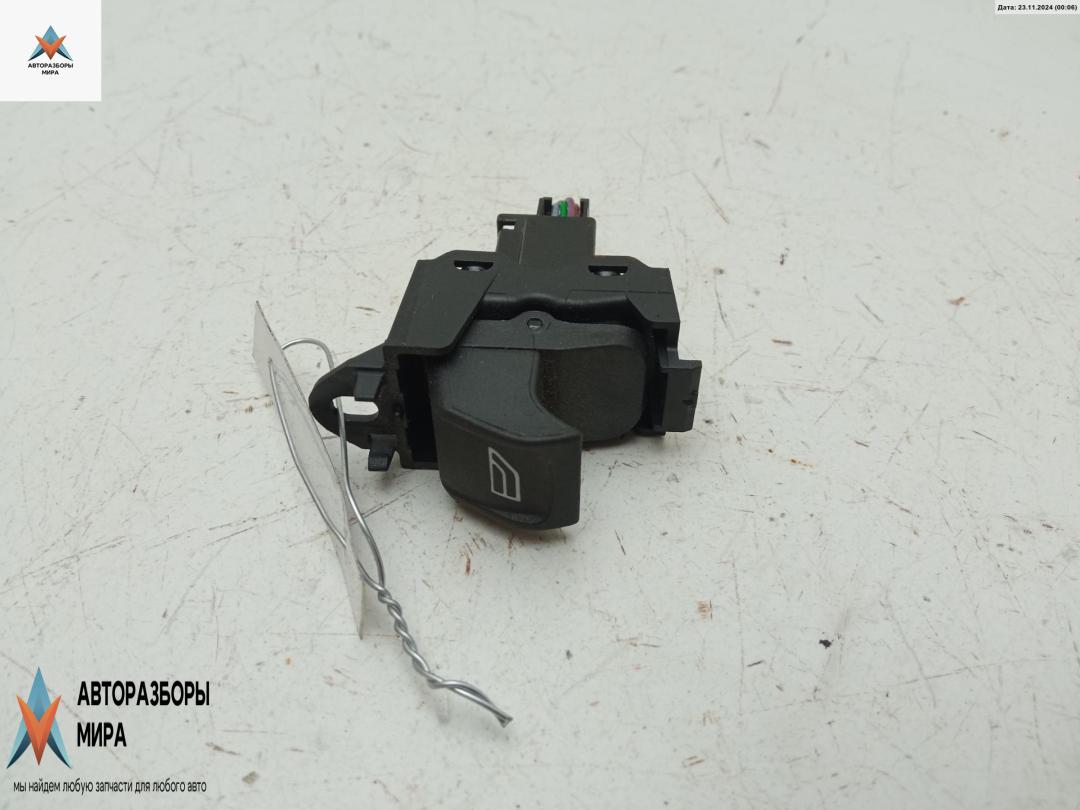 кнопка стеклоподъемника заднего правого Volvo S80 2 поколение 2008, 2.4 л., дизель, АКПП, серый, седан, 30773273 - фото №1