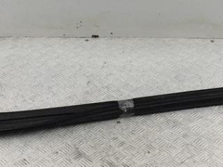 молдинг (накладка кузовная) Volkswagen Golf 3 поколение 1996, 1.8 л., бензин, МКПП, красный, хетчбэк 5 дв.