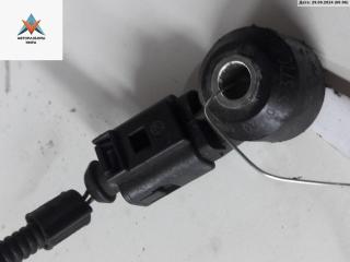 датчик детонации Volkswagen Golf 4 поколение 2002, 2.0 л., бензин, МКПП, синий, хетчбэк 3 дв.