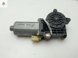 моторчик стеклоподъемника передний левый Volvo V70 1 поколение 1999, 2.4 л., МКПП, седан, 0130821742