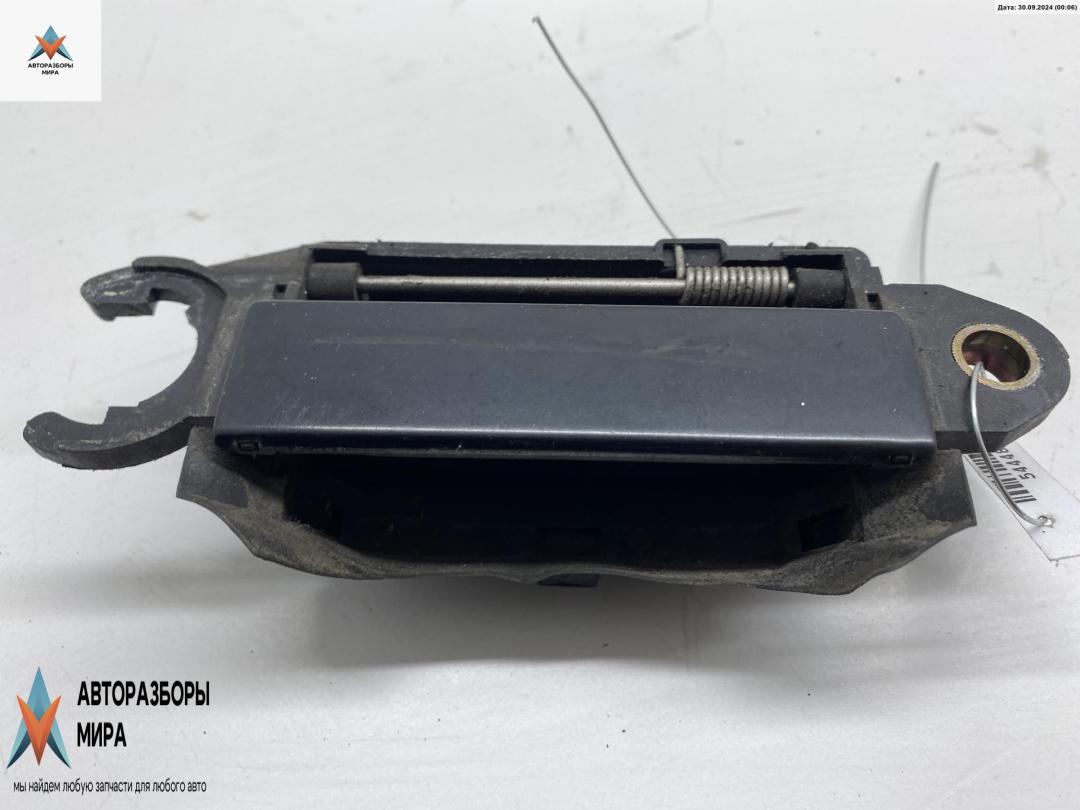 ручка наружная передняя правая Audi A4 B5 1995, 1.8 л., бензин, АКПП, серый, седан, 4A0837206 - фото №1