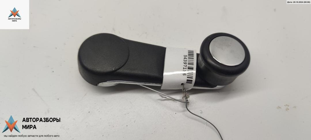 ручка стеклоподъемника Audi A4 B5 1997, 2.8 л., бензин, АКПП, зелёный, универсал, 443837581 - фото №1