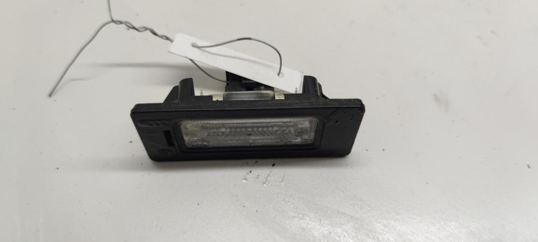 подсветка номера Audi A4 B8 2008, 2.0 л., дизель, АКПП, белый, универсал, 8T0943021