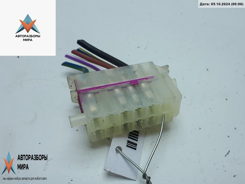 разъем (фишка) проводки Volkswagen Passat B3 1990, 1.8 л., бензин, МКПП, красный, универсал, 357971972 - фото №1