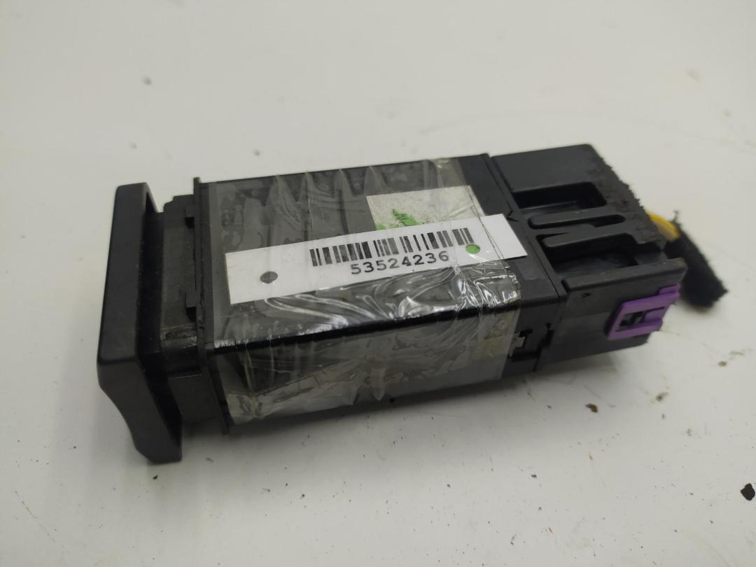 кнопка обогрева заднего стекла Audi A3 8L 1998, 1.6 л., бензин, МКПП, чёрный, хетчбэк 3 дв. - фото №1