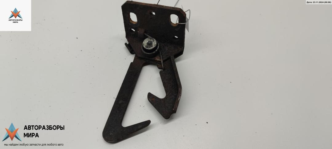 замок капота Audi 80 8A/B3 1990, 1.8 л., бензин, МКПП, белый, седан, 893823480A - фото №1