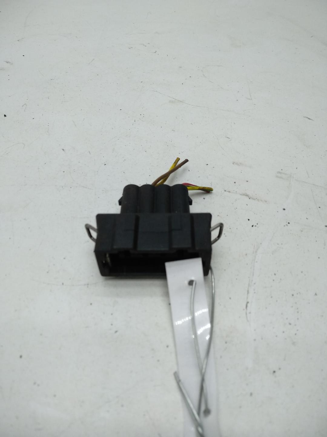 разъем (фишка) проводки Volkswagen Passat B4 1996, 1.8 л., бензин, МКПП, зелёный, универсал, 357972754