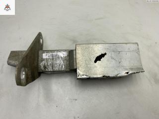 кронштейн заднего бампера Audi A4 B5 1997, 1.6 л., бензин, АКПП, белый, седан, 8D0807332C