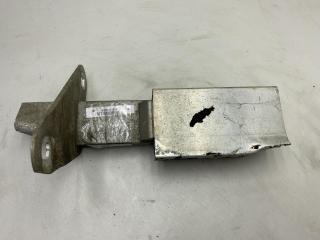 кронштейн заднего бампера Audi A4 B5 1997, 1.6 л., бензин, АКПП, белый, седан, 8D0807332C