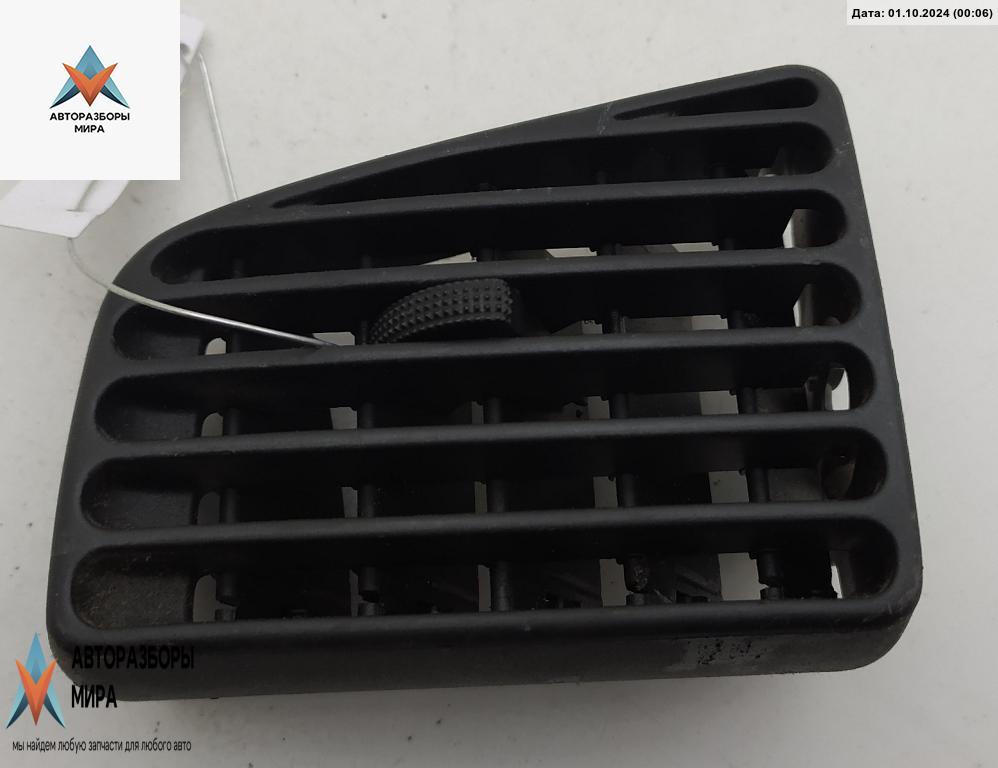 дефлектор обдува салона Volkswagen Passat B4 1996, 1.8 л., бензин, МКПП, зелёный, универсал - фото №1