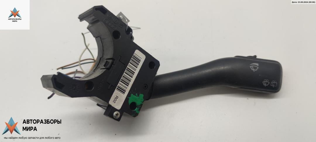 переключатель дворников Audi A6 4B/C5 2000, 2.5 л., дизель, МКПП, чёрный, универсал, 4B0953503F - фото №1