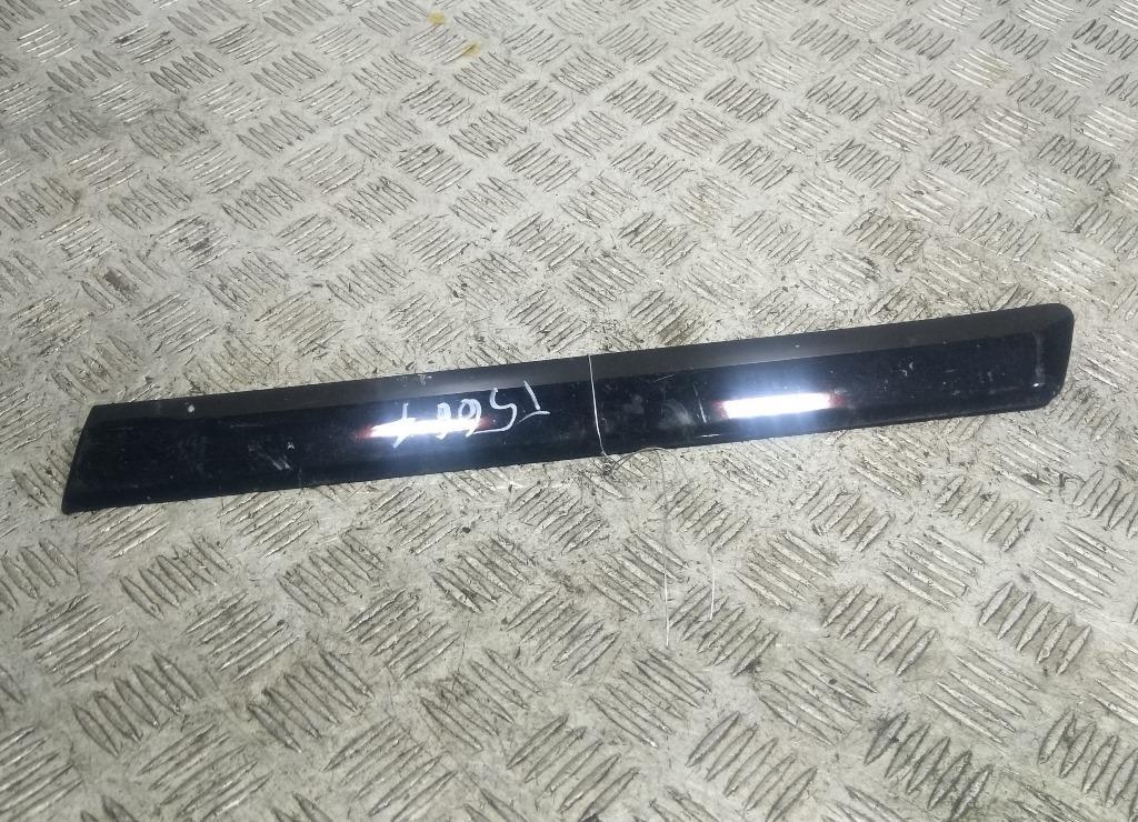 молдинг (накладка кузовная) Audi A3 8P 2004, 2.0 л., дизель, МКПП, чёрный, хетчбэк 3 дв., 8P3853983