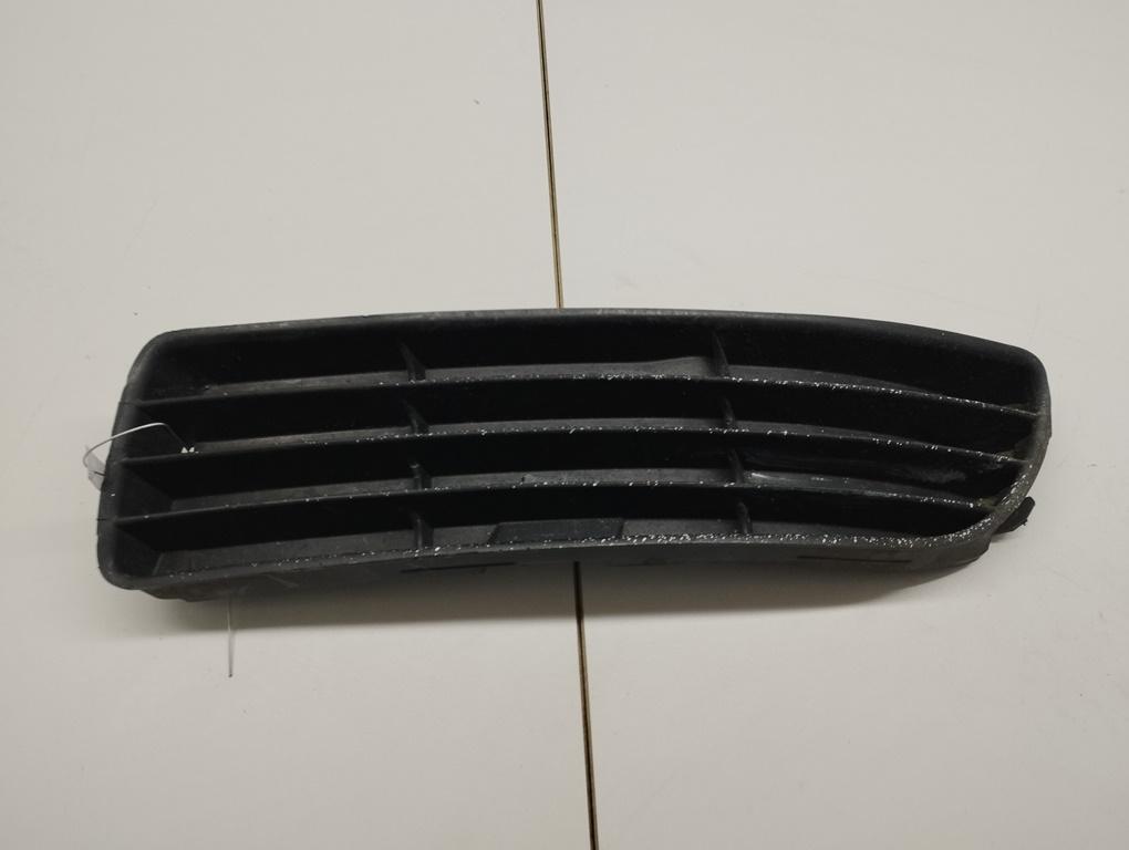 заглушка (решетка) в бампер Audi A4 B5 1995, 1.8 л., бензин, МКПП, белый, седан, 8D0807345B
