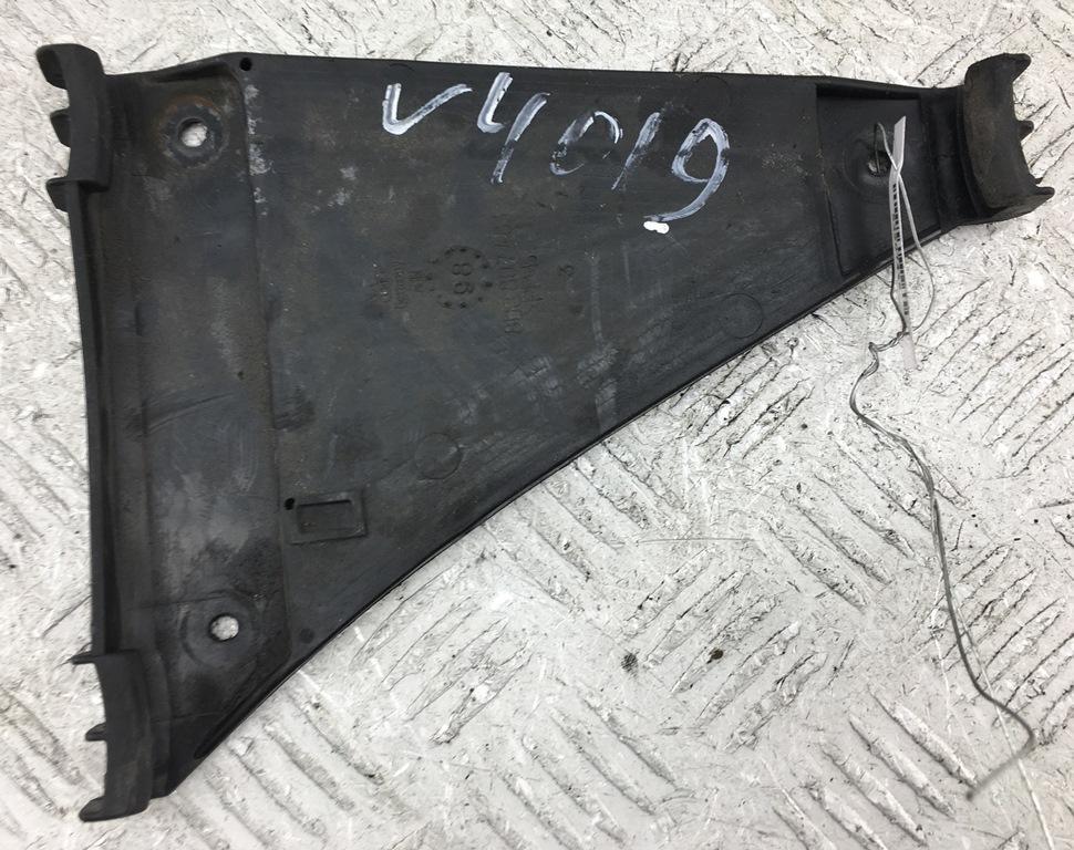 кронштейн заднего бампера Audi A4 B5 1998, 1.9 л., дизель, МКПП, чёрный, универсал, 8D0807483