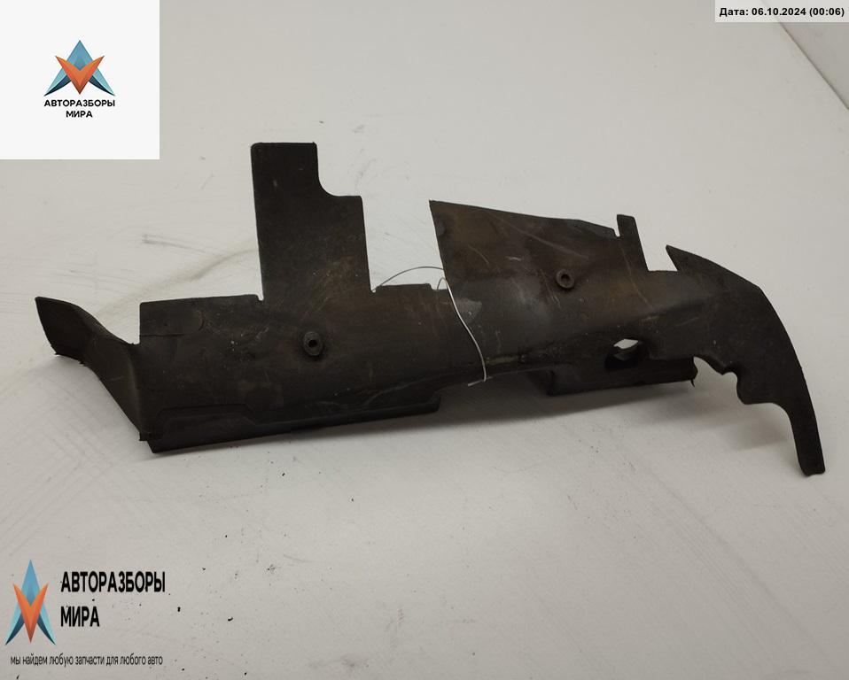 диффузор вентилятора Audi A4 B5 1995, 1.8 л., бензин, МКПП, красный, седан, 8D0121283 - фото №1