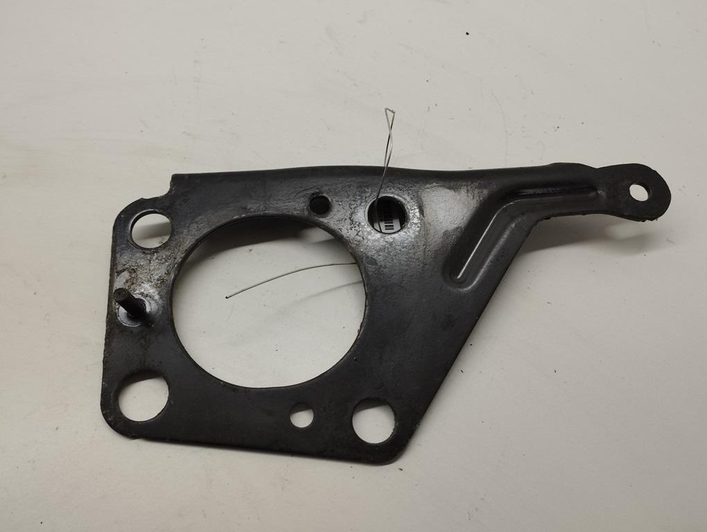 кронштейн (крепление) Audi A4 B6 2002, 2.0 л., бензин, АКПП, серый, универсал, 8E0805500