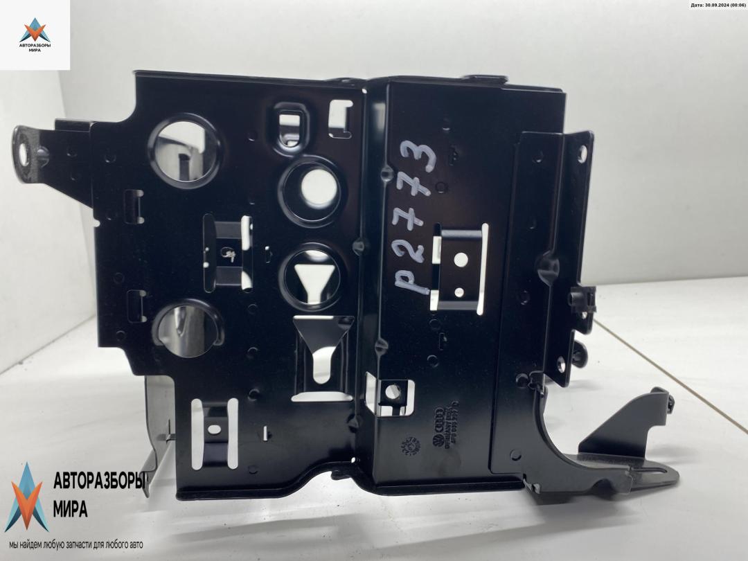 кронштейн (крепление) Audi A6 4F/C6 2007, 2.7 л., дизель, МКПП, чёрный, универсал, 4F0035209C - фото №1