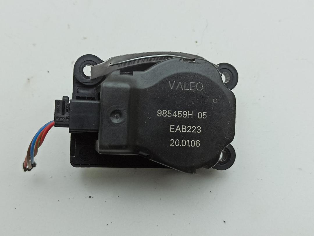 моторчик заслонки печки BMW 3 E90/E91/E92/E93 2006, 2.0 л., бензин, МКПП, чёрный, седан - фото №1