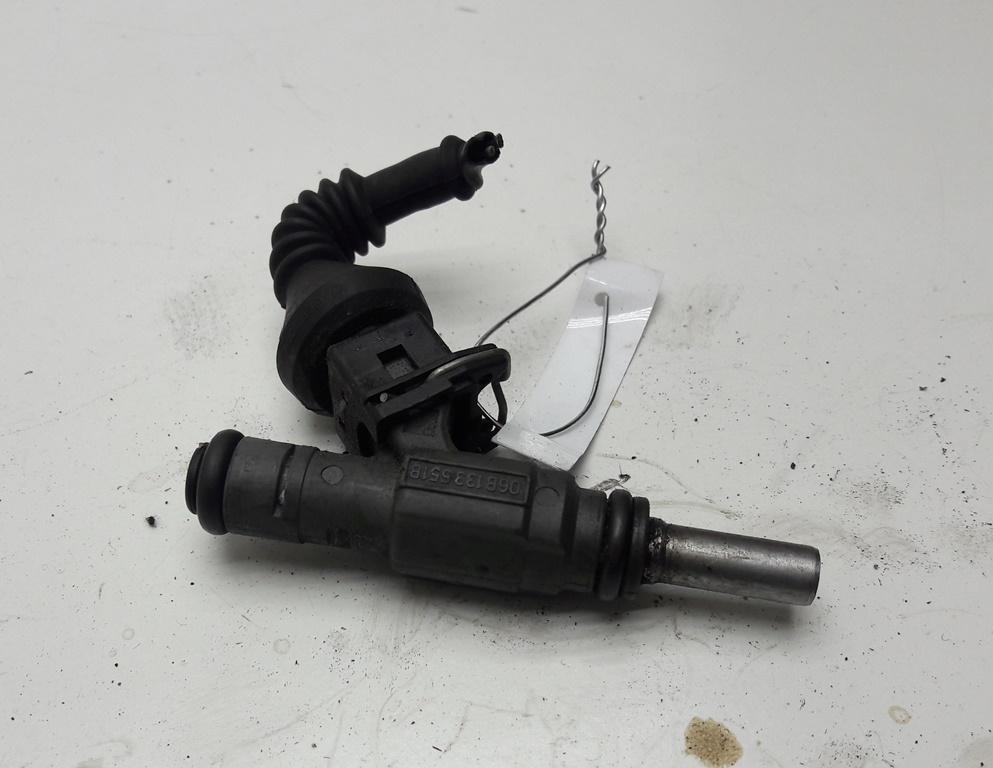 форсунка Volkswagen Passat B5 1999, 1.8 л., бензин, МКПП, синий, универсал, 06B133551B