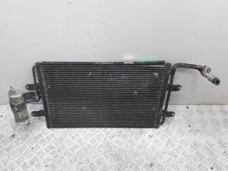 радиатор кондиционера Volkswagen Golf 4 поколение 1999, 1.4 л., бензин, МКПП, зелёный, хетчбэк 5 дв., 1J0820411D