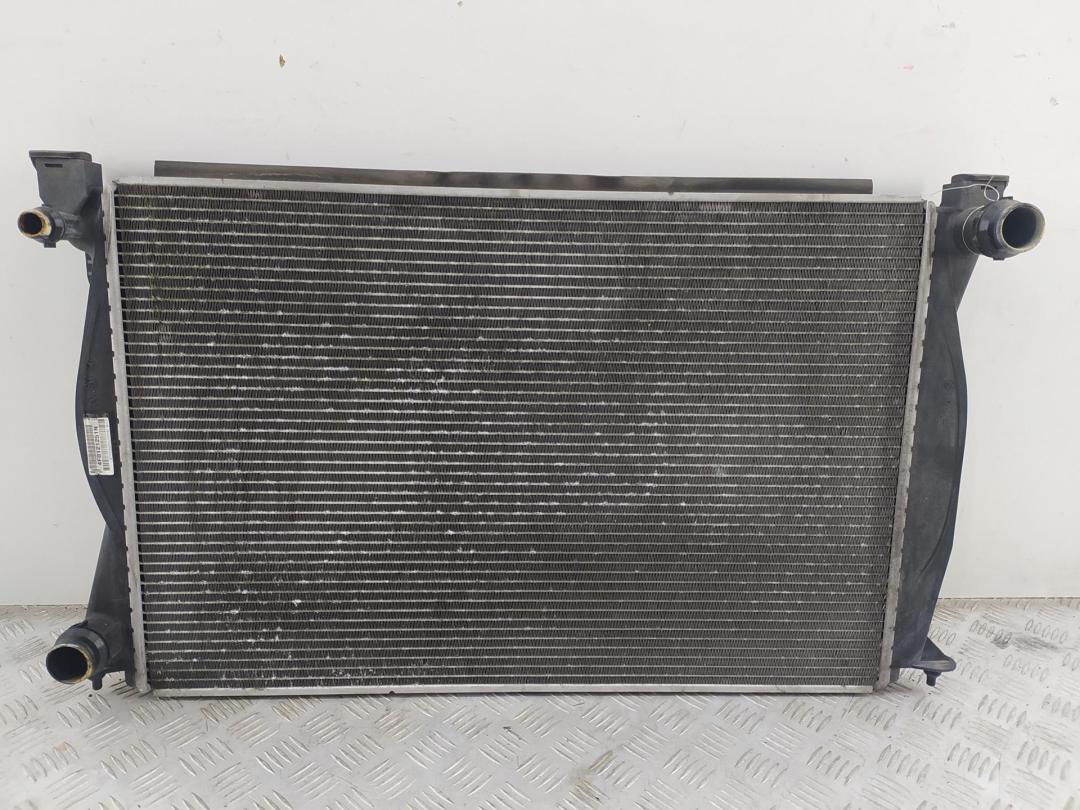 радиатор охлаждения Audi A6 4F/C6 2005, 3.0 л., дизель, МКПП, белый, универсал, 4F0121251N - фото №1
