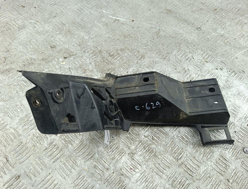 кронштейн заднего бампера Volkswagen Polo 2002, 1.4 л., дизель, МКПП, чёрный, хетчбэк 5 дв.