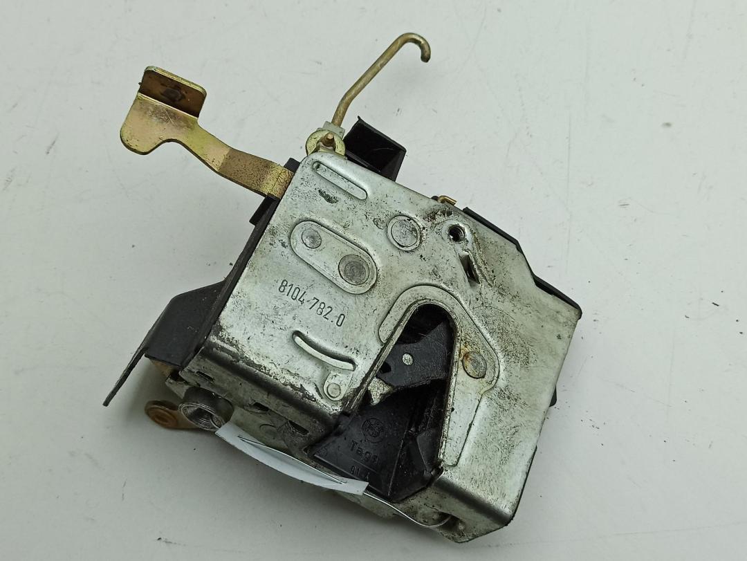 замок двери передней правой BMW 5 E34 1989, 2.0 л., бензин, МКПП, белый, седан, 8104782