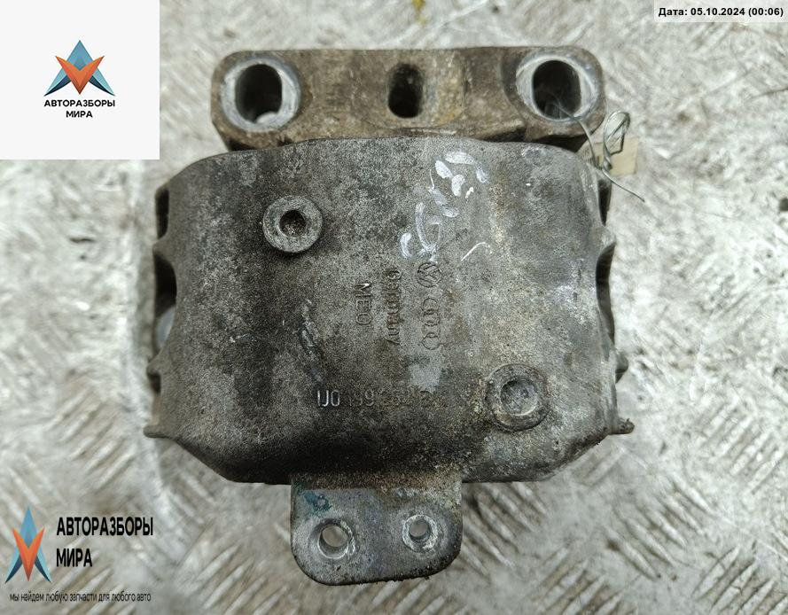 подушка крепления двигателя Volkswagen Golf 4 поколение 2000, 1.4 л., бензин, МКПП, чёрный, хетчбэк 5 дв. - фото №1