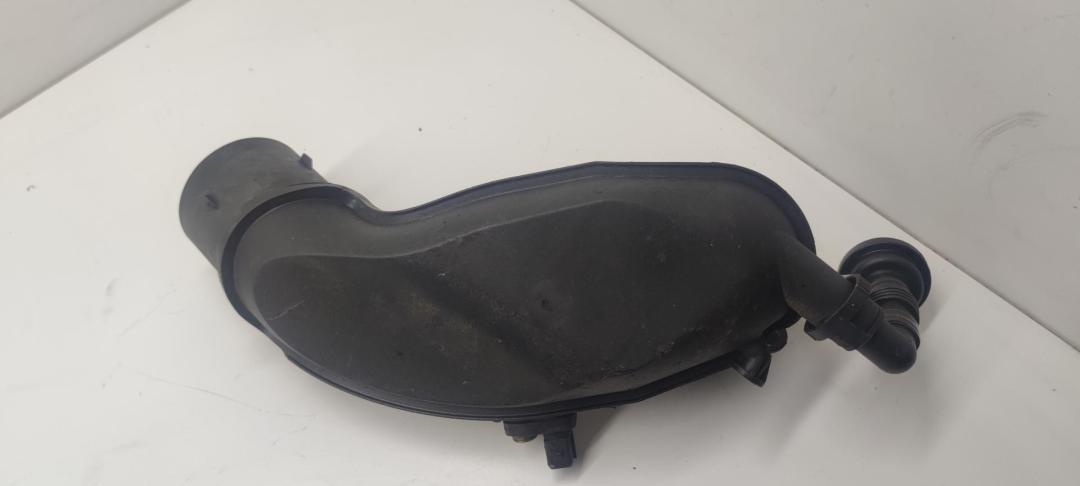 воздуховод Audi A6 4B/C5 1997, 2.4 л., бензин, МКПП, серый, седан, 078133356F - фото №1