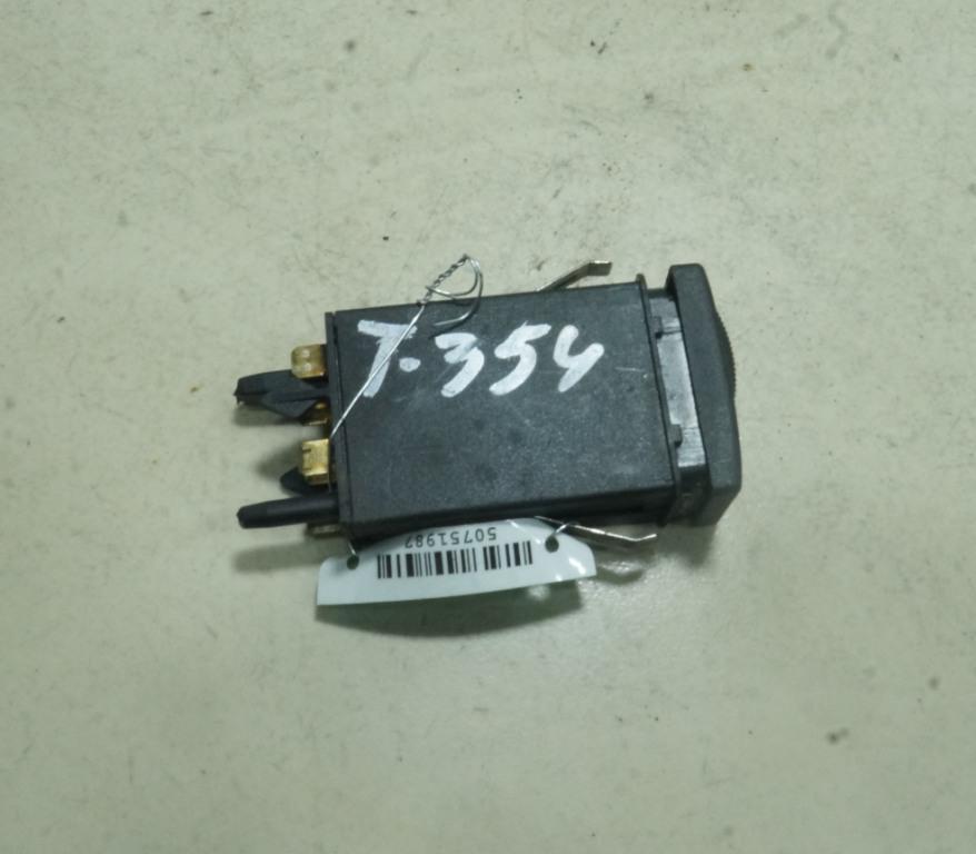 кнопка (выключатель) Audi A4 B5 1997, 1.8 л., Ti, бензин, МКПП, синий, универсал