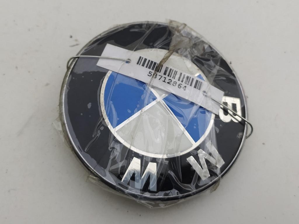 эмблема BMW 3 E46 2002, 2.0 л., бензин, МКПП, чёрный, хетчбэк 3 дв., 8203864