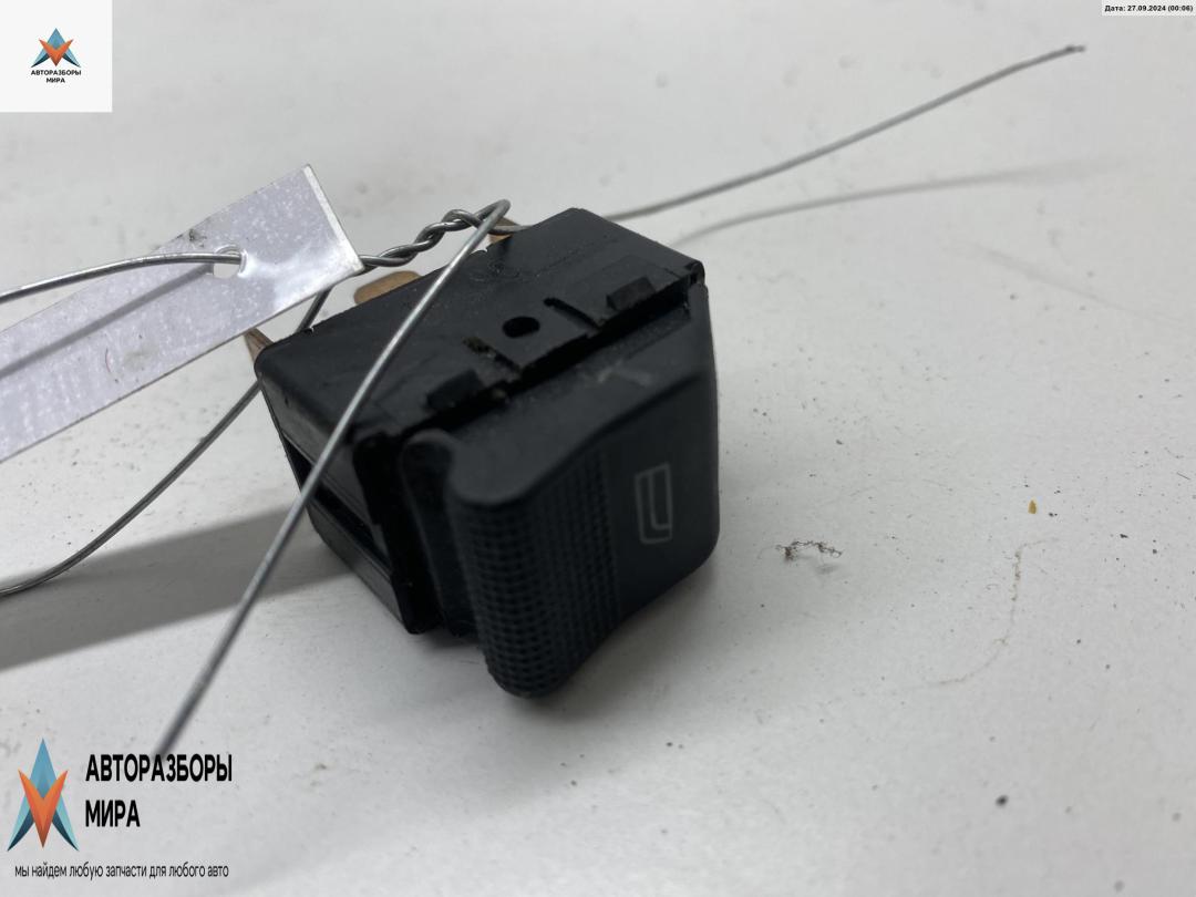 кнопка стеклоподъемника заднего правого Audi A8 D2/4D 1996, 4.2 л., бензин, АКПП, серый, седан, 4D0959855 - фото №1