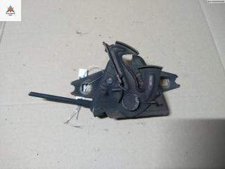 замок капота Volkswagen Passat B4 1993, 1.8 л., бензин, МКПП, красный, универсал, 3A0805591