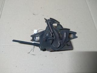 замок капота Volkswagen Passat B4 1993, 1.8 л., бензин, МКПП, красный, универсал, 3A0805591